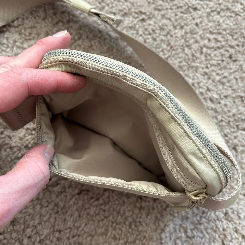Lululemon Trench White Opal Everywhere Belt Bag 1L